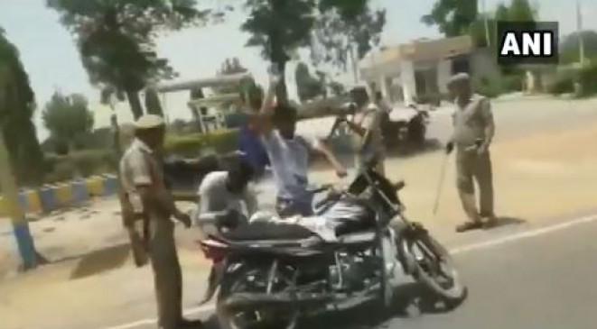 राहगीरों को रोककर UP पुलिस ने ली गन पॉइंट पर तलाशी, वीडियो वायरल