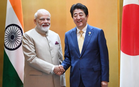 जापान दौरे पर PM, लगे मोदी-मोदी के नारे, शिंजो आबे से हुई मुलाकात