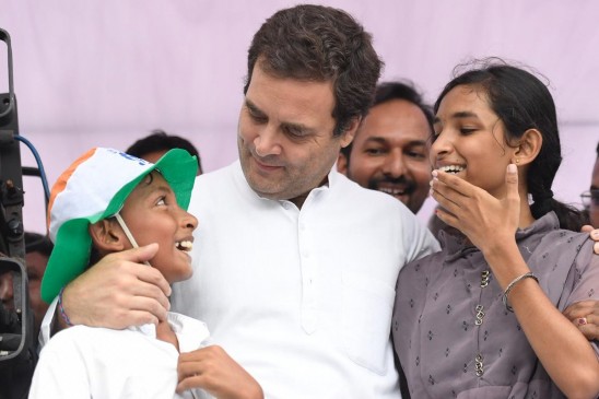 इस्तीफे की जिद पर कायम हैं राहुल, वायनाड से लौटकर कर सकते हैं ऐलान इस्तीफे की जिद पर कायम हैं राहुल, वायनाड से लौटकर कर सकते हैं ऐलान