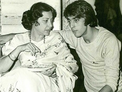Nargis Birthday: किसी फिल्मी लव स्टोरी से कम नहीं थी नरगिस और सुनील दत्त की प्रेम कहानी Nargis Birthday: किसी फिल्मी लव स्टोरी से कम नहीं थी नरगिस और सुनील दत्त की प्रेम कहानी