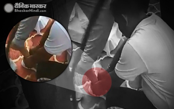 UP: योगी के मंत्री ने सरकारी कर्मचारी से पहनवाये जूते, वीडियो वायरल