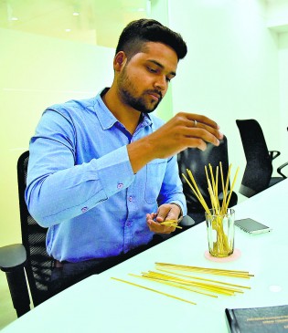 Youth made a straw with wheat rust, eco friendly straw,