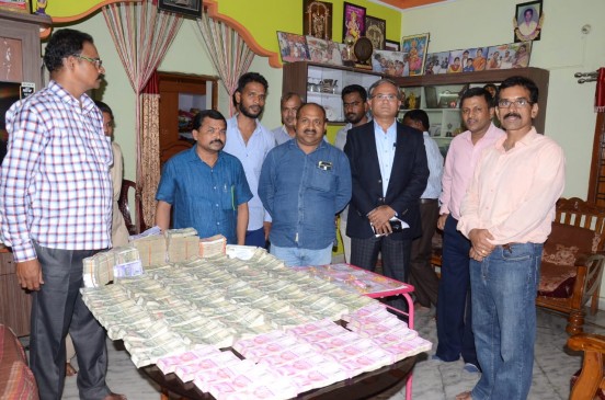 रिश्वतखोरी के मामले में महिला तहसीलदार गिरफ्तार, मिला था सर्वश्रेष्ठ पुरस्कार रिश्वतखोरी के मामले में महिला तहसीलदार गिरफ्तार, मिला था सर्वश्रेष्ठ पुरस्कार