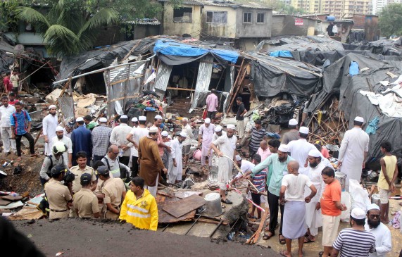 26 dead in Mumbai wall accident, 72 injured admitted in Hospital