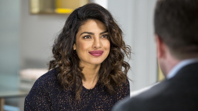 Happy B'day Priyanka: प्रियंका के जिद्दी दिल ने बनाया उन्हें देसी गर्ल, स्पेशल तरीके से फैंस कर रहे विश Happy B'day Priyanka: प्रियंका के जिद्दी दिल ने बनाया उन्हें देसी गर्ल, स्पेशल तरीके से फैंस कर रहे विश