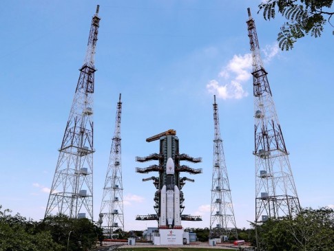 चंद्रयान-2 लॉन्च, तस्वीरों और वीडियो में देखिए ISRO का 'मिशन मून' चंद्रयान-2 लॉन्च, तस्वीरों और वीडियो में देखिए ISRO का 'मिशन मून'