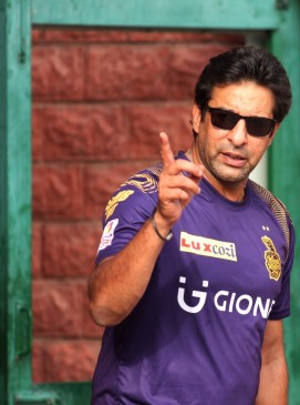 Akhtar, Akram disappointed with his retirement from Aamirs Test (lead-1)