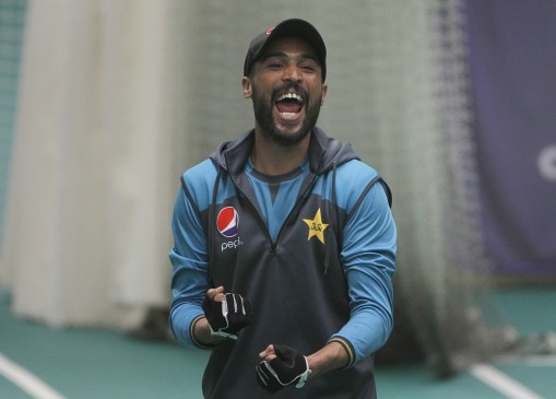 Akhtar disappointed with retiring from Aamirs Test