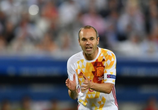 Barcelona beat Viscell Kobe 2-0