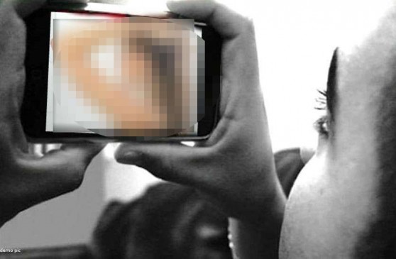 Blackmailer sitting in UAE, accuseds partner arrested during taking money from woman