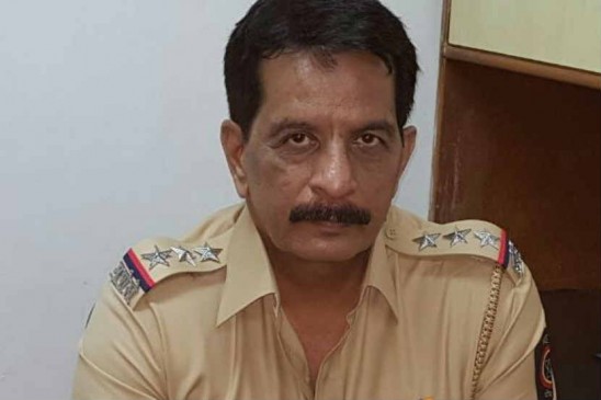 बाहुबली ठाकुर परिवार को चुनौती देंगे एनकाउंटर स्पेशलिस्ट प्रदीप शर्मा -  पुलिस से इस्तीफा 
