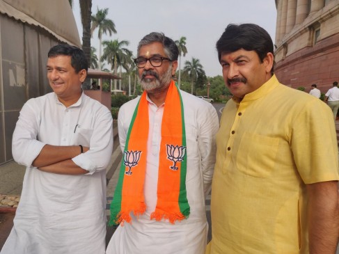 SP से राज्यसभा सांसद रहे नीरज शेखर BJP में शामिल, पूर्व पीएम चंद्रशेखर के हैं बेटे