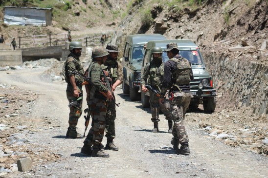 कश्मीर : शोपियां में 2 आतंकी ढेर, कुपवाड़ा में जवान शहीद (लीड-2) 