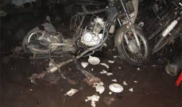 मालेगांव बम धमाका : कोर्ट परिसर में लाई गई इस्तेमाल की गई मोटरसायकिल