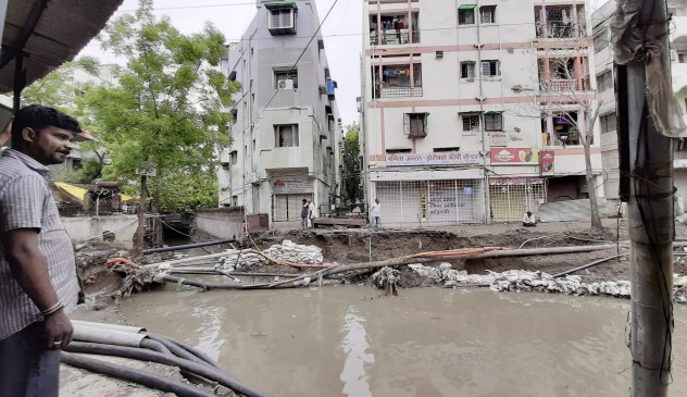 Mud Sliding below building, 20 families sleep on the road in night