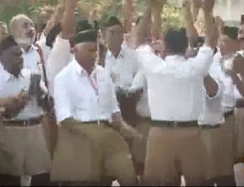 Fake News: इंग्लैंड के विश्वकप जीतने पर आरएसएस कार्यकर्ताओं ने किया डांस