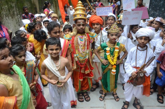 भगवान विठ्ठल की शरण में मुख्यमंत्री फडणवीस ने मांगी महाराष्ट्र की खुशहाली भगवान विठ्ठल की शरण में मुख्यमंत्री फडणवीस ने मांगी महाराष्ट्र की खुशहाली