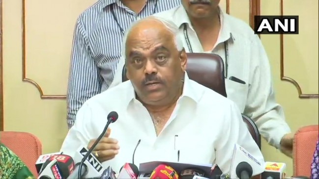 कर्नाटक में सियासी ड्रामा जारी, स्पीकर ने 3 बागी विधायकों को किया अयोग्य घोषित
