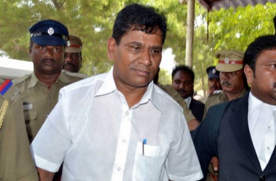 तमिलनाडु: लॉटरी किंग के घर ED का छापा, 82 प्लॉट और 61 फ्लैट जब्त तमिलनाडु: लॉटरी किंग के घर ED का छापा, 82 प्लॉट और 61 फ्लैट जब्त