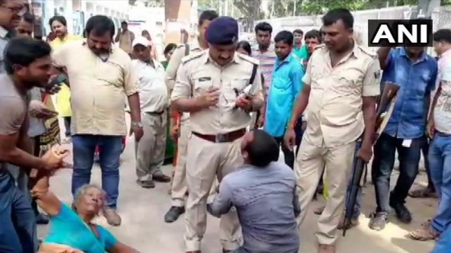 बिहार: पशु चोरी के आरोप में भीड़ ने तीन लोगों की पीट-पीटकर ले ली जान बिहार: पशु चोरी के आरोप में भीड़ ने तीन लोगों की पीट-पीटकर ले ली जान