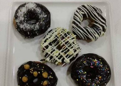 वीडियो रेसिपी: होममेड डोनट्स डिजर्ट रेसिपी