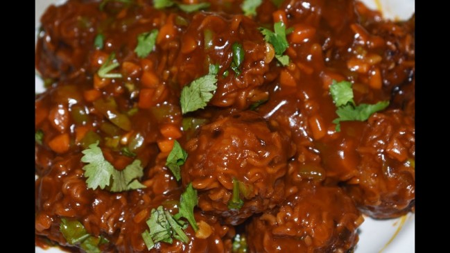 Watch video recipe: Make Delicious Maggi Manchurian recipe at home वीडियो रेसिपी घर पर बनाएं डिलीशियस मैगी मंचूरियन