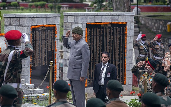 कारगिल युद्ध के 20 साल पूरे होने पर राष्ट्रपति-प्रधानमंत्री ने वीरों को किया नमन