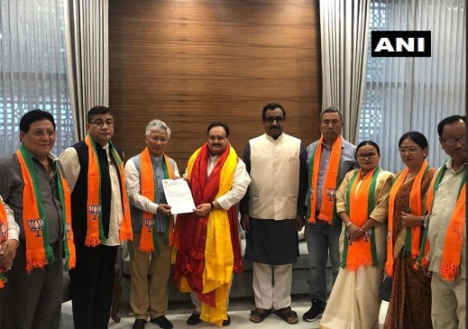 सिक्किम में बीजेपी ने लगाई सेंध, डेमोक्रेटिक फ्रंट के 10 विधायक बीजेपी में शामिल