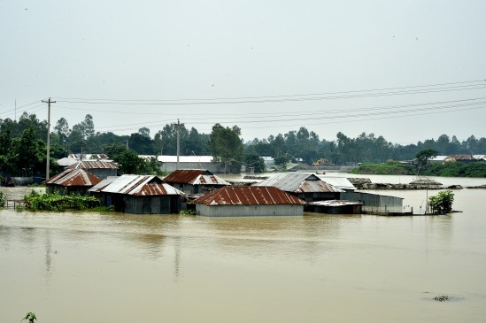 बांग्लादेश में जारी है मौसम का कहर, बाढ़ के चलते अब तक 108 लोगों की मौत
