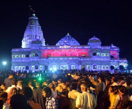 जन्माष्टमी पर कृष्णमय हुई मथुरा नगरी, सजाए गए देशभर के मंदिर जन्माष्टमी पर कृष्णमय हुई मथुरा नगरी, सजाए गए देशभर के मंदिर