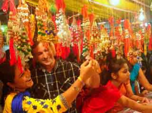 Rakshabandhan Special: जानें इस वर्ष किन राखियों का है ट्रेंड Rakshabandhan Special: जानें इस वर्ष किन राखियों का है ट्रेंड