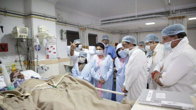 जब अस्पताल में गौर से मिलने पहुंचे CM कमलनाथ तो आंखों से छलक पड़े आंसू