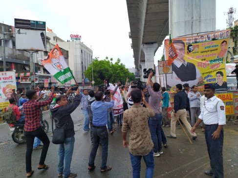 Congress workers beaten for opposing Mahajandesh Yatra
