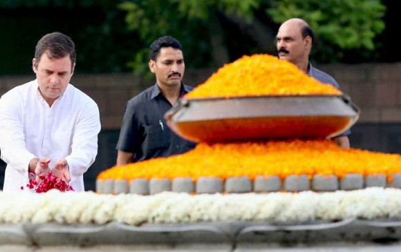 राजीव गांधी की 75वीं जयंती, पीएम, सोनिया समेत दिग्गजों ने दी श्रद्धांजलि राजीव गांधी की 75वीं जयंती, पीएम, सोनिया समेत दिग्गजों ने दी श्रद्धांजलि