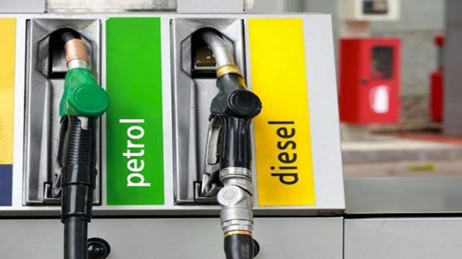 Fuel Price: तीसरे दिन 13 पैसे प्रति लीटर तक सस्ता हुआ डीजल, पेट्रोल की कीमतें स्थिर