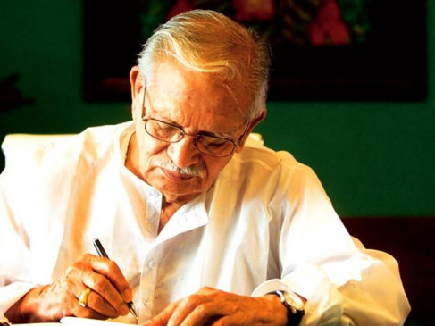 Gulzar Birthday: राइटर बनने से पहले करते थे मैकेनिक का काम, 44 साल से रह रहे अकेले Gulzar Birthday: राइटर बनने से पहले करते थे मैकेनिक का काम, 44 साल से रह रहे अकेले