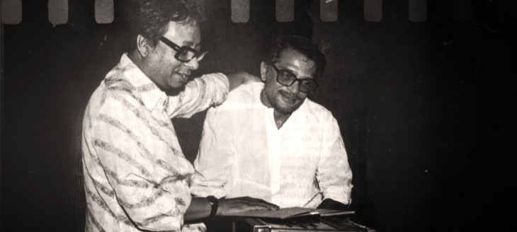 Gulzar Birthday: राइटर बनने से पहले करते थे मैकेनिक का काम, 44 साल से रह रहे अकेले Gulzar Birthday: राइटर बनने से पहले करते थे मैकेनिक का काम, 44 साल से रह रहे अकेले