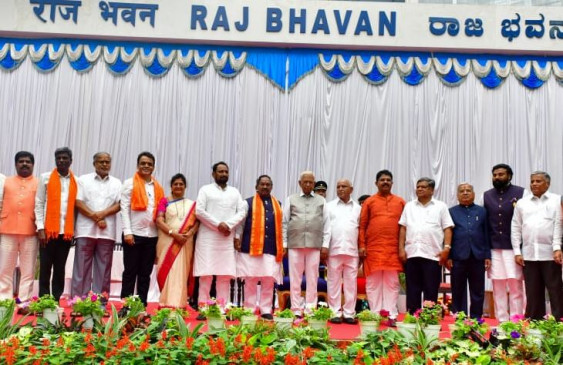 कर्नाटक: येदियुरप्पा मंत्रिमंडल का विस्तार, 17 विधायकों ने ली मंत्री पद की शपथ