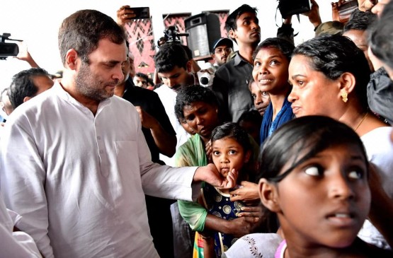 बाढ़ पीड़ितों से मिले राहुल, बोले- पीएम मोदी केरल की मदद के लिए राजी