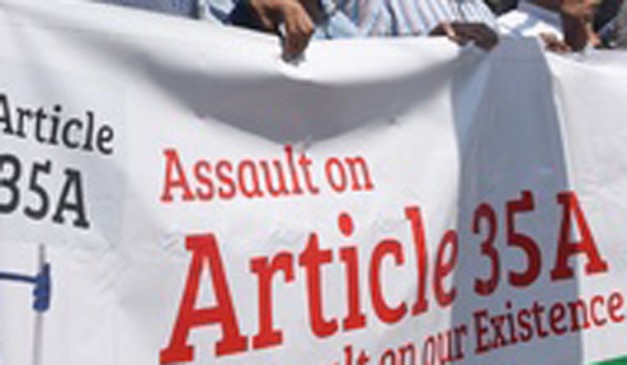 जानिए क्या है आर्टिकल 370 और 35A, जम्मू-कश्मीर में इस पर बवाल क्यों