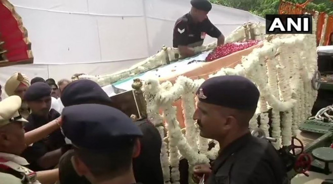 पंचतत्व में विलीन हुए अरुण जेटली, राजकीय सम्मान के साथ दी गई अंतिम विदाई