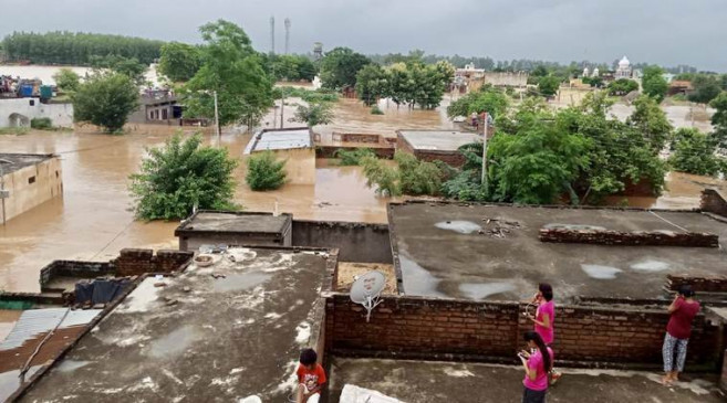 बाढ़ से बेहाल उत्तर भारत, उत्तराखंड में फटा बादल, 28 की मौत 17 के शव बरामद बाढ़ से बेहाल उत्तर भारत, उत्तराखंड में फटा बादल, 28 की मौत 17 के शव बरामद