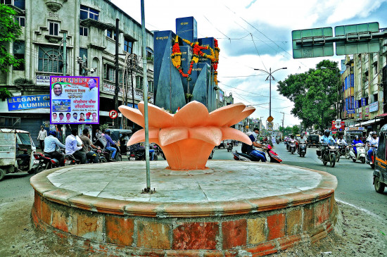 MLA inaugurated the incomplete memorial in stubbornness