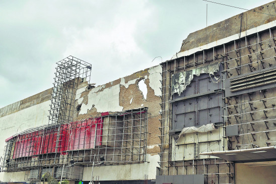 Order to demolish Poonam Mall in 24 hours always in dispute