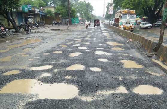 Pit on roads: Manpa agreed, Chairman of Standing Committee ordered to fill