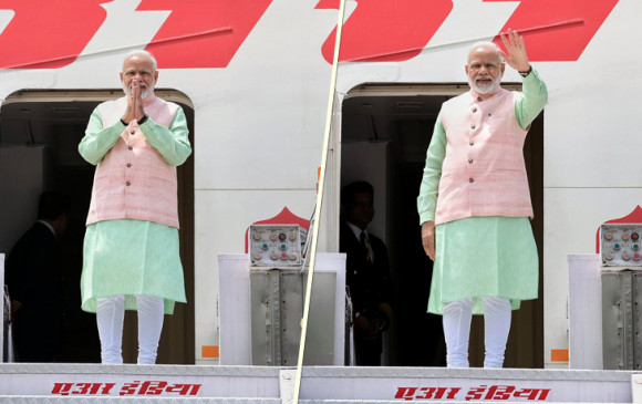 दो दिवसीय दौरे पर फ्रांस रवाना हुए पीएम मोदी, यूएई और बहरीन भी जाएंगे