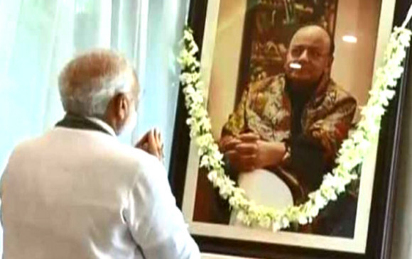विदेश से लौट सीधे जेटली के घर पहुंचे पीएम मोदी, परिवार से की मुलाकात