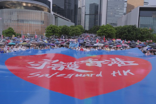 प्रत्यर्पण बिल को लेकर हांगकांग में सरकार के खिलाफ प्रदर्शन