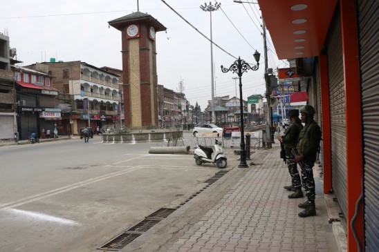  जुमे की नमाज को लेकर कश्मीर में प्रतिबंधात्मक आदेशों में ढील 