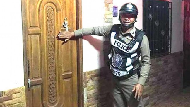 पोते के सोने पर महिला ने बुलाई पुलिस, जानें क्या है पूरा मामला पोते के सोने पर महिला ने बुलाई पुलिस, जानें क्या है पूरा मामला